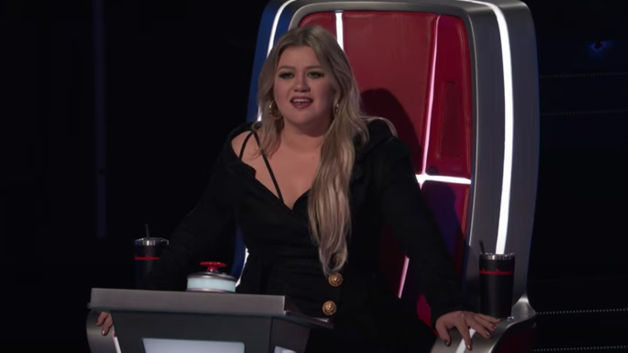 The Voice Sneak Peek Impressive 4 Chair Turn Gets Help From Mom Trendradars 8939